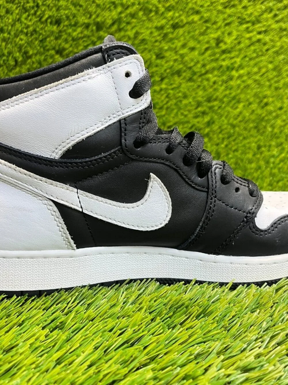Nike Air Jordan 1 Retro High OG Boys Size 6.5Y White Basketball Shoes‎ Sneakers